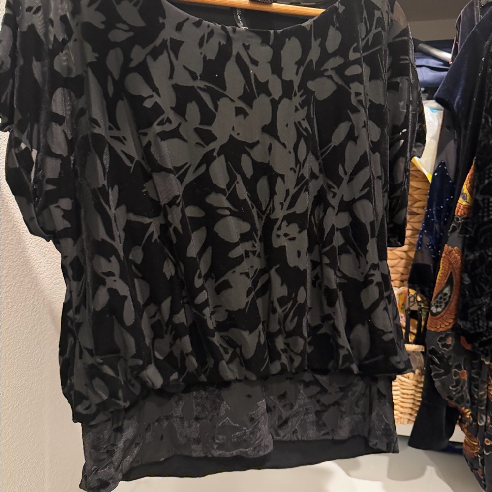 New Directions Black and Gray Floral Blouse